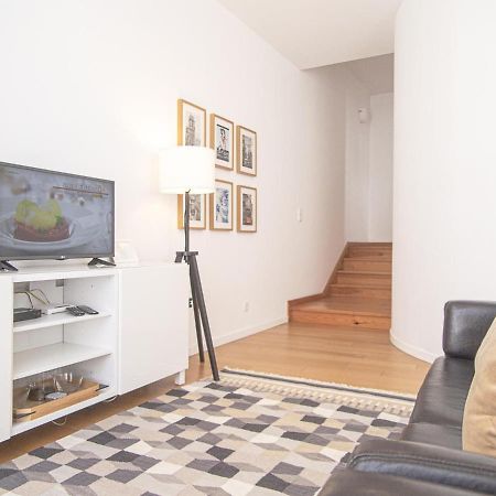 Baixa Chiado 2 Bedroom Duplex Apt With Ac Elevator Lisbon Exterior photo